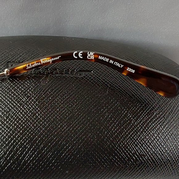 'SALVADOR FERRAGAMO' SMOKY-EYE LENSE ROUND FRAME SUNGLASSES & CASE SET - Picture 9 of 16